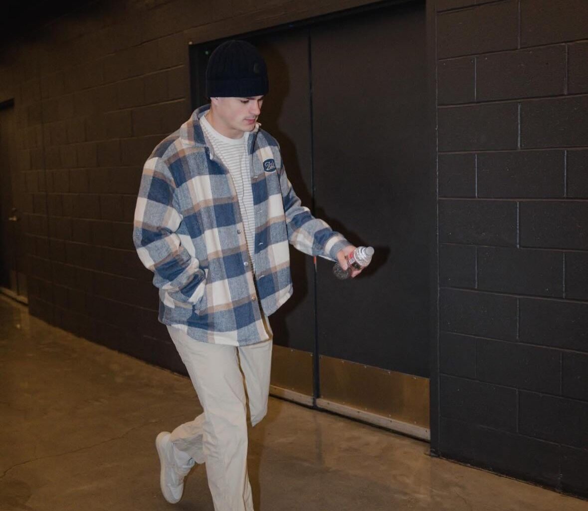 Anyone else notice this from the entry photos tonight?