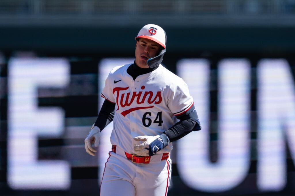 [MLBTR] Padres To Sign José Miranda To Minor League Deal