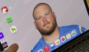 Target employees think I’m testing out the new iPad whole time I’m hitting em wit da boze😹😹🫩