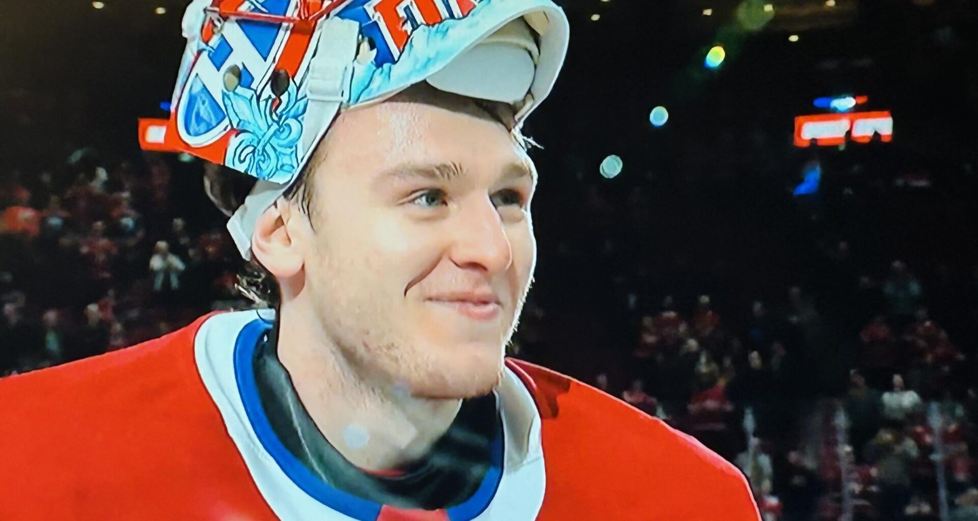 Jakub Dobes to fans at the Bell Centre after the Habs win: “You compete with the guys. We try our best. This is why we do it, for you guys. We compete for you, for 60 mins. With this energy, it’s hard to beat us.”
