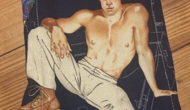 Why my friend’s oven mitt look like a sleezy Brook Lopez?