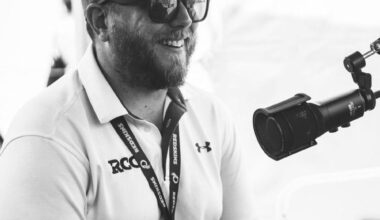 Former PHI tight end Zach Ertz suffers horrendous knee injury at MIN, carted off