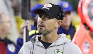 Coaching genius shocked the backup QB keeps handing off the ball