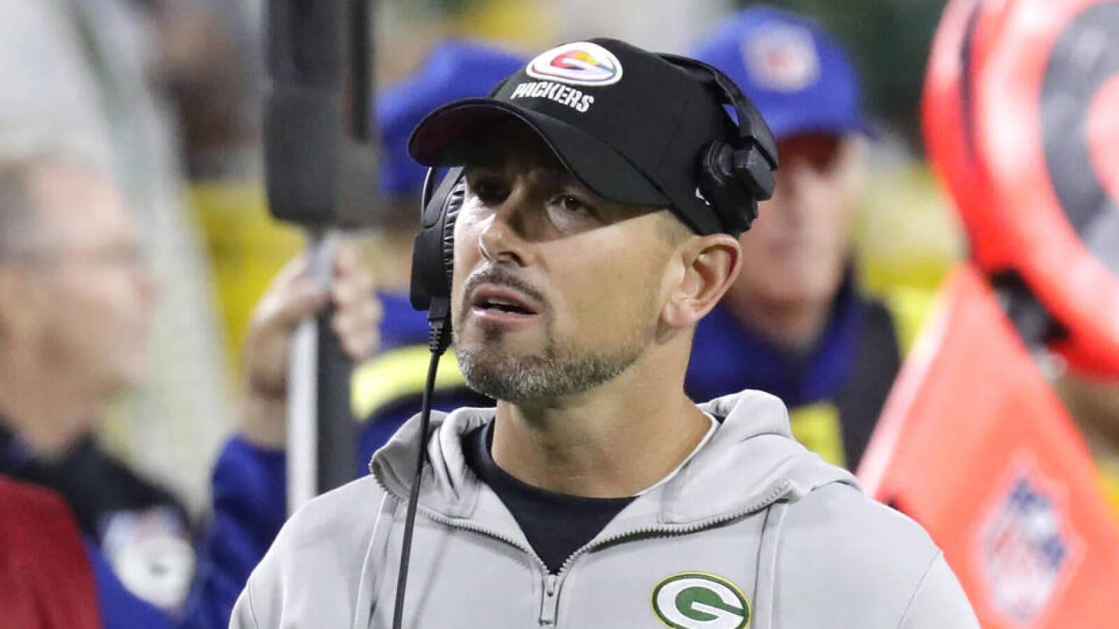 Coaching genius shocked the backup QB keeps handing off the ball