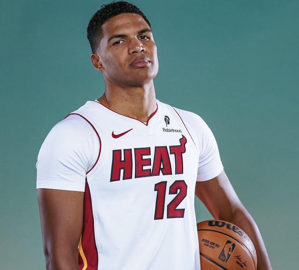 Dru Smith Is Hunting Steals For Fun This Season!