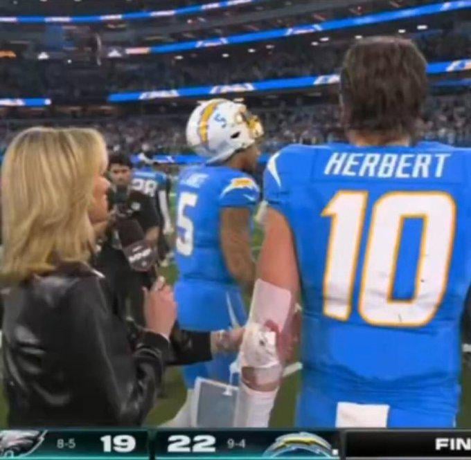 Imagine a male reporter grabbing the wound of a female athlete to try and get a crappy interview