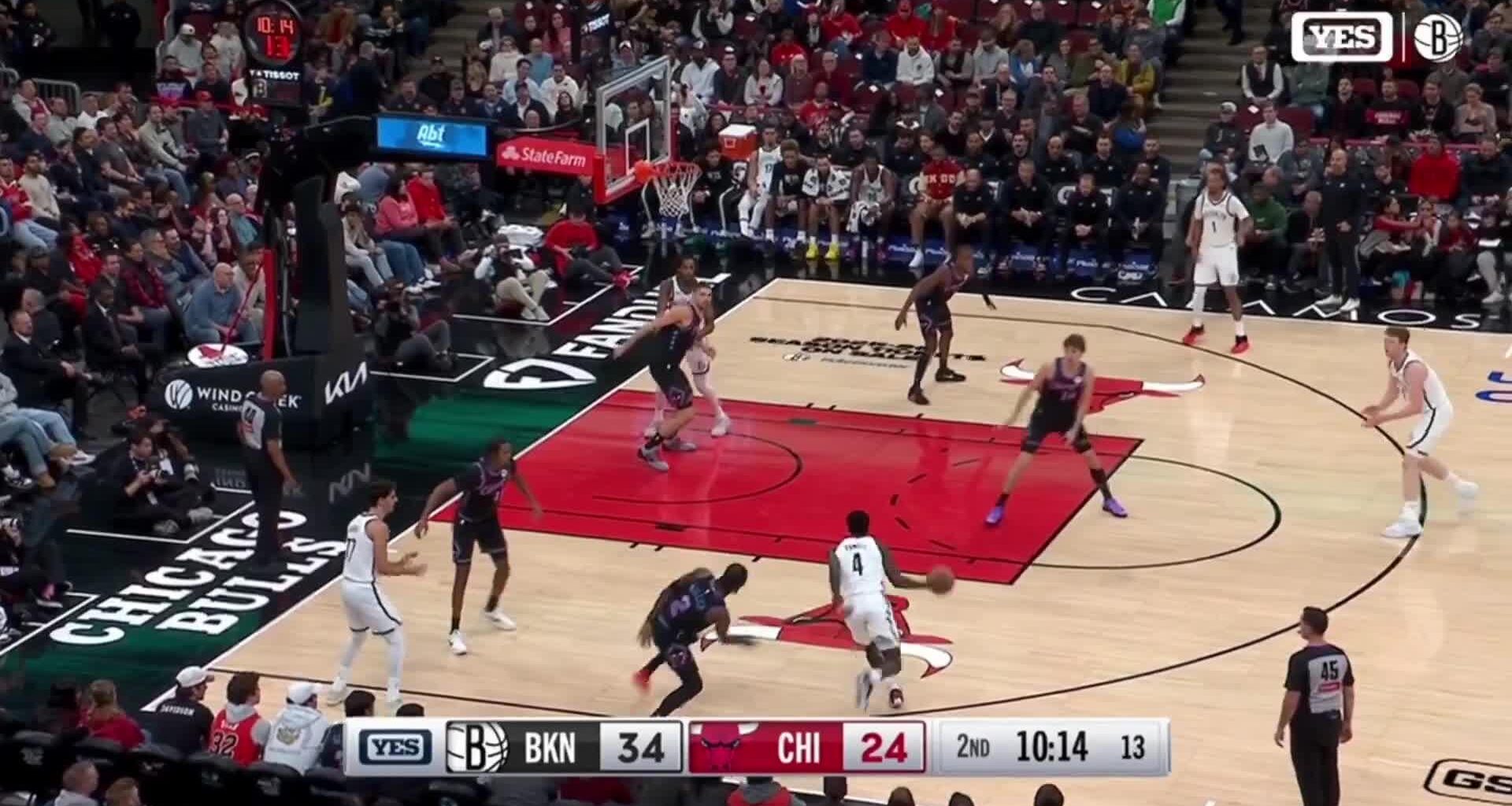 Danny Wolf forces a Turnover in Isolation on one end then knocks down a Deep 3 on the other end.