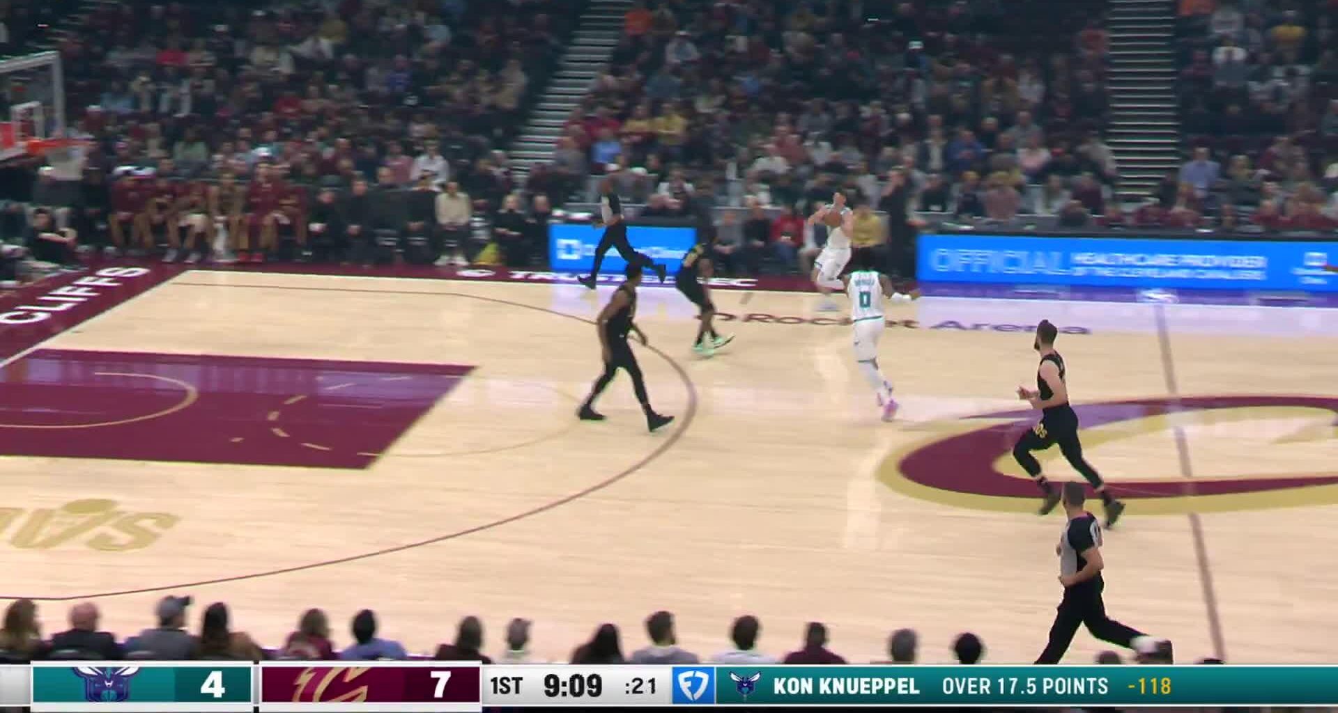 [Highlight] A great sequence from the Hornets rookies. Ryan Kalkbrenner sends the shot back, and Kon Knueppel cashes in on the other end.