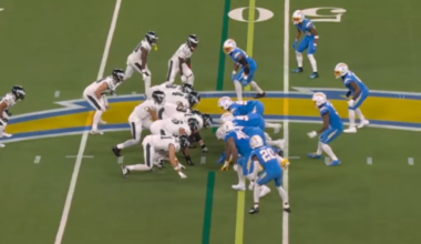 Saquon breaks one for the Eagles first TD of the game!