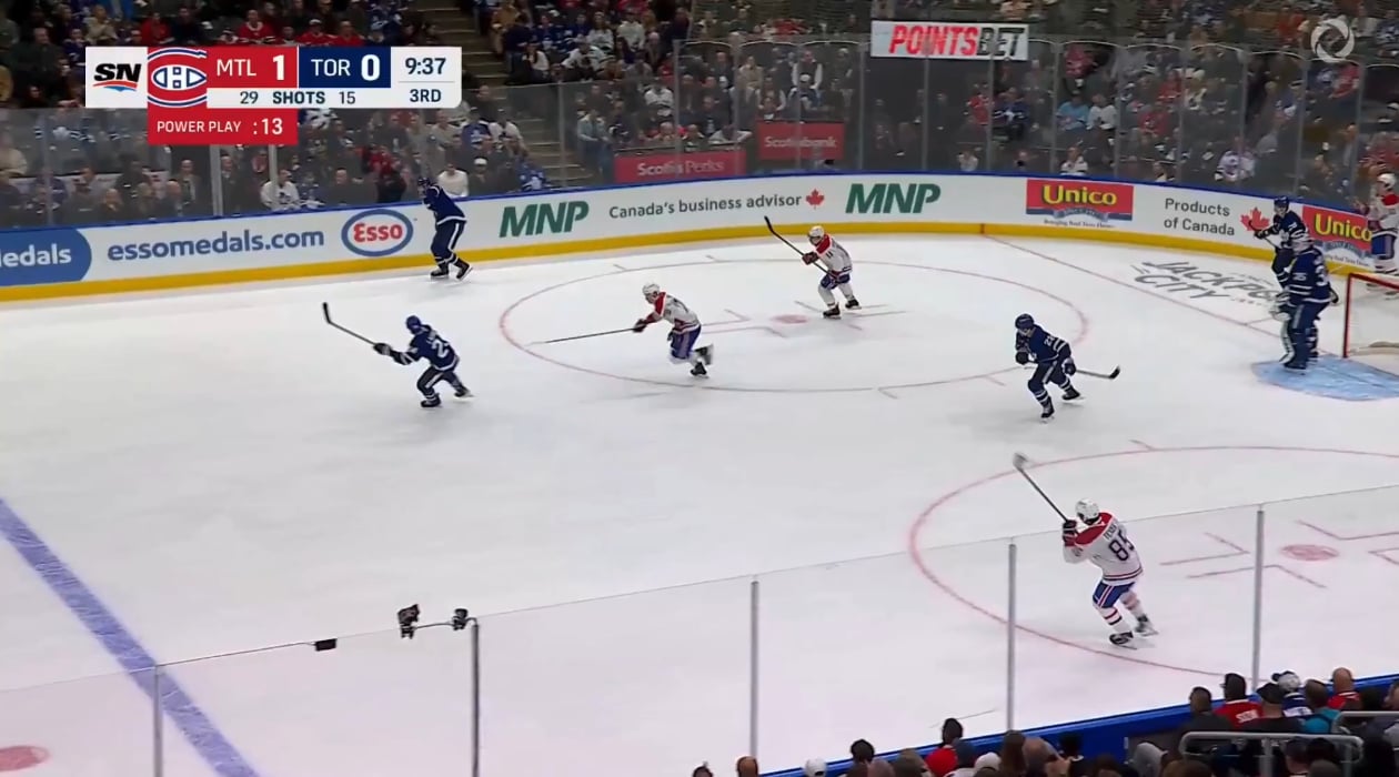 LAUGHTON WITH THE SHORTY CLAPPER!