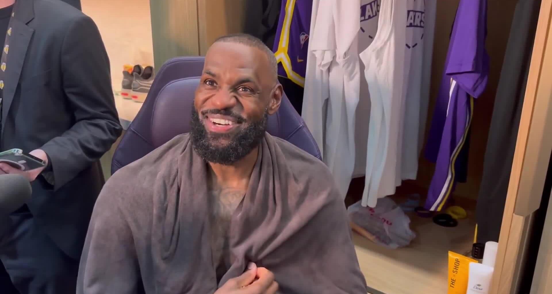 LeBron on the ankle injury that kept him out against the Pelicans: “It’s called old… You just wake up with sh*t that you didn’t have the night before.”