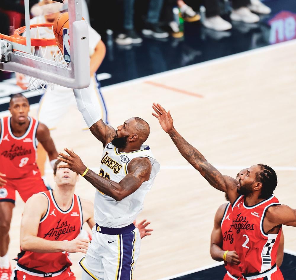 Clippers Blast Lakers as Luka Doncic Exits Game in Second Half