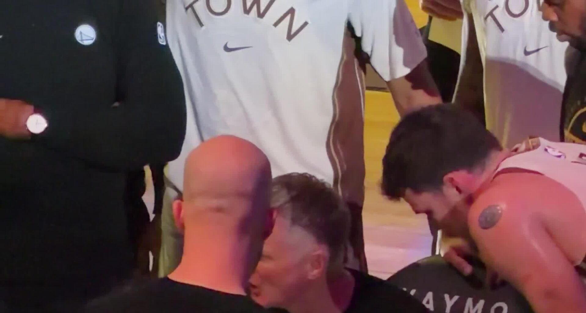 [Highlights] Draymond gets sent to the lockers after heated debate w coach Kerr. Barely played in the 2nd half.