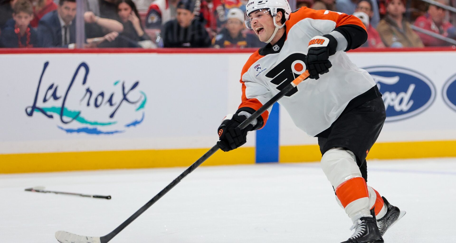 Flyers’ Tyson Foerster exits game with awkward-looking injury