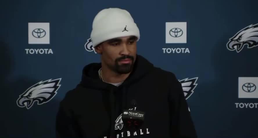 Jalen Hurts:“I’m not watching, I’m living... doing" 🥶