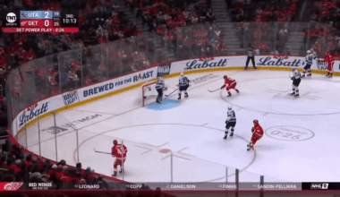 John Leonard feeds Emmitt Finnie to get the Red Wings within 1