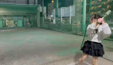 Japanese idol 越まりん(Marin Koshi) has released a batting video. Although she stands just 4′9′′ tall, she showed impressive power and consistently hit sharp line drives. She revealed that she played baseball during her ES years, and her solid fundamentals were clearly on display.