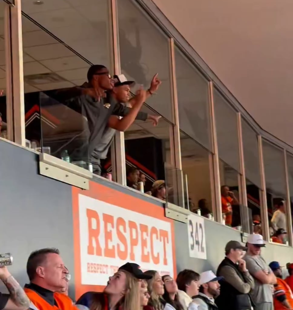 Travis Hunter in Denver dancing to the cries of the crowd 😂
