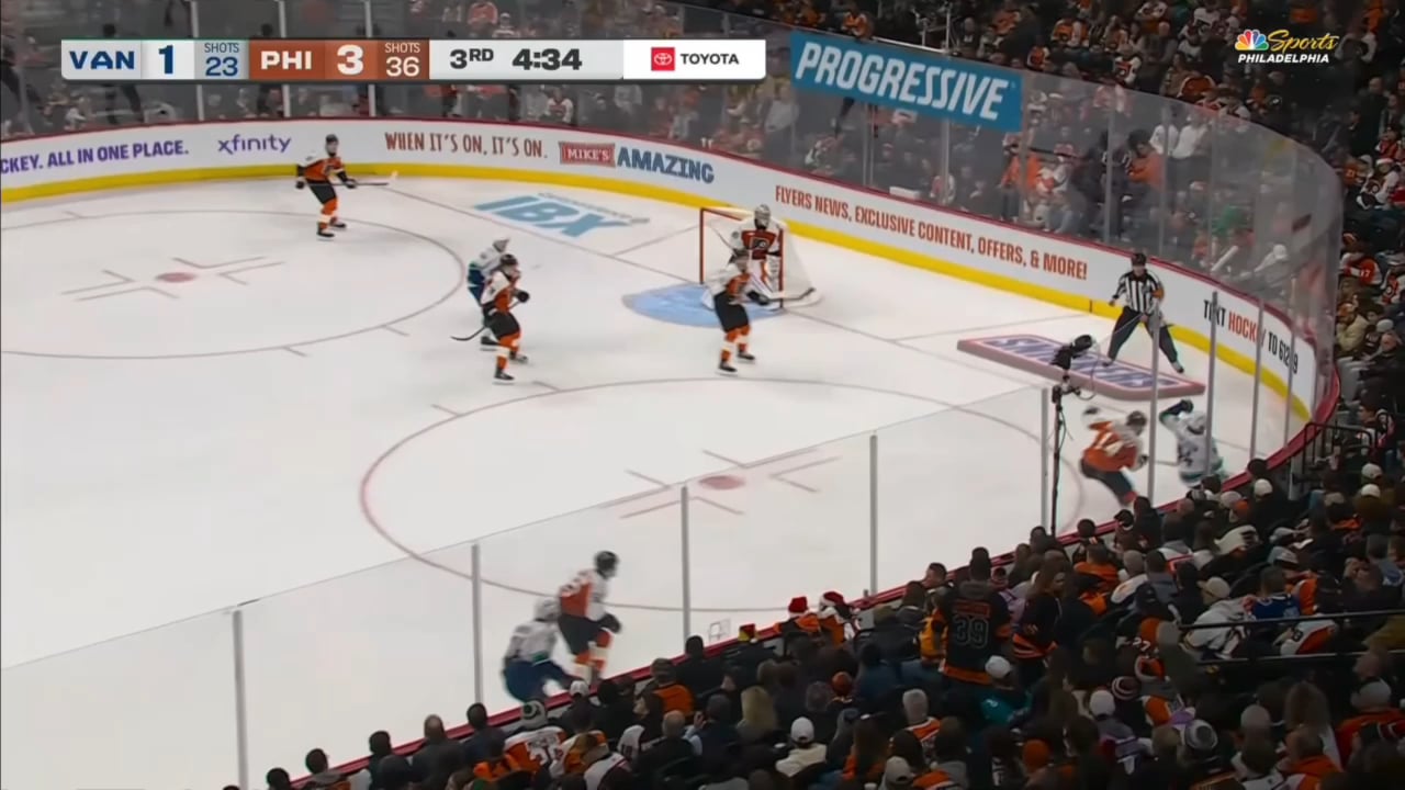 Owen Tippett with the highlight real goal to extend the Flyers lead!