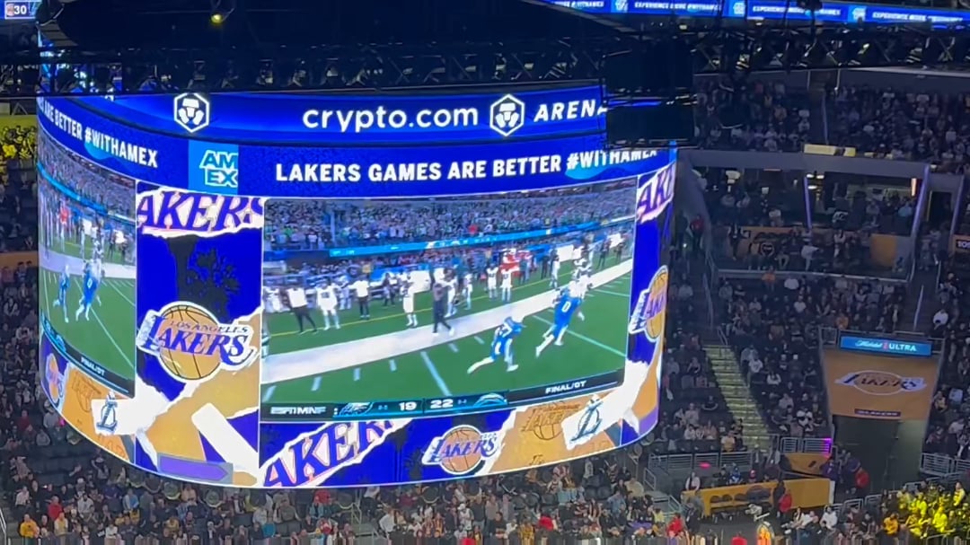 Daiyan Henley & Tony Jefferson at last night's Lakers game