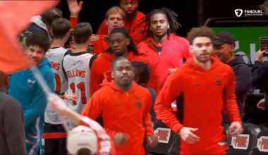 LaMelo Ball ran out with the Toronto Raptors. 😂