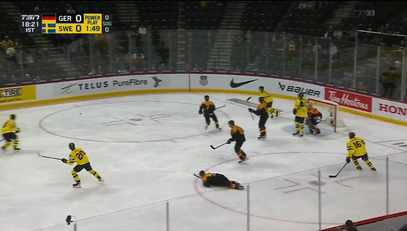 Anton Frondell has the opening goal against Germany in WJC