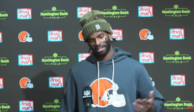 Shedeur explaining how one of the bills defense tripped him out