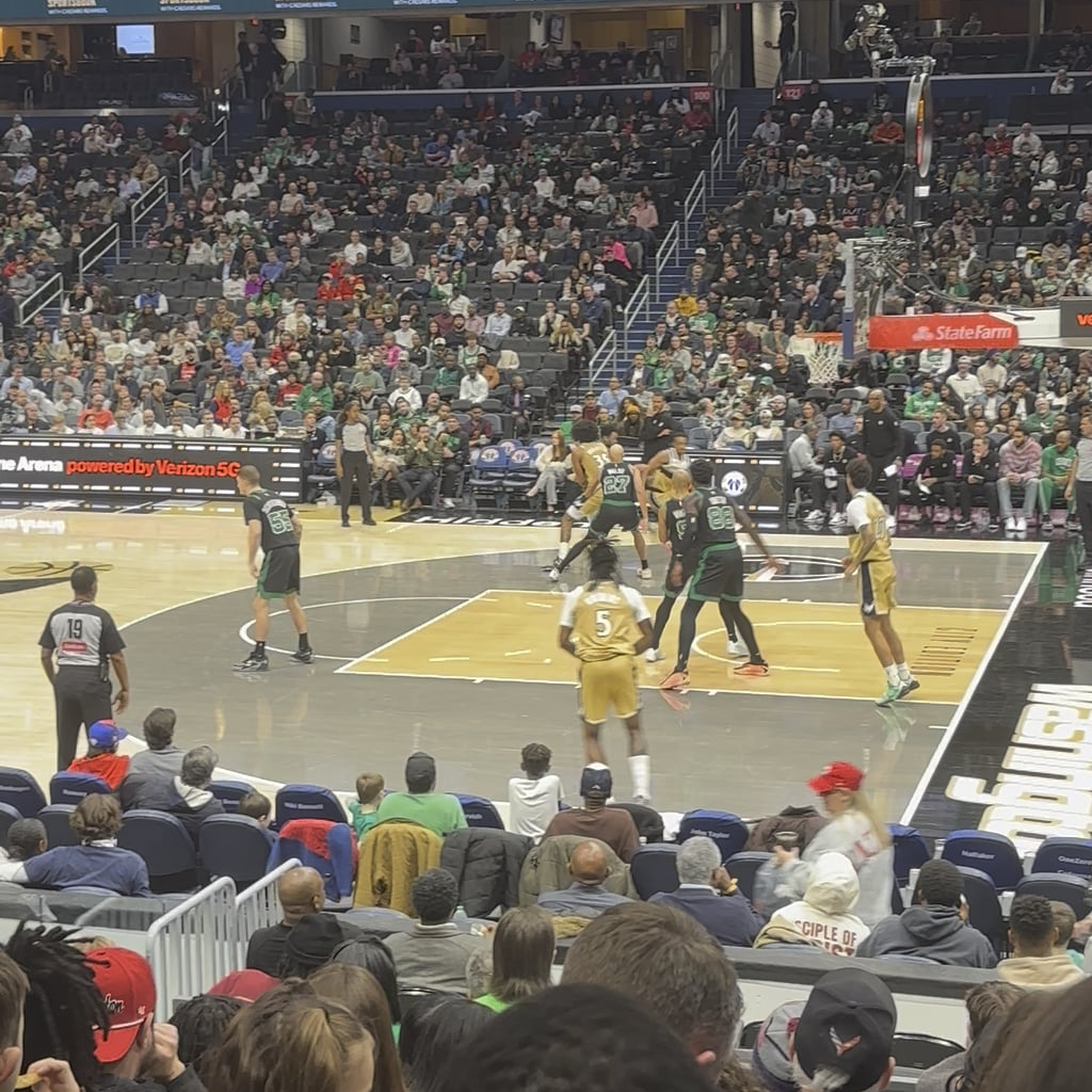 Randomly happened to record this tonight while I was at the game. Queta block followed by Walsh dunk in transition