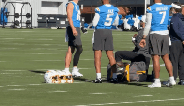 [Highlight] Justin Herbert back throwing at practice just three days after surgery on his left hand