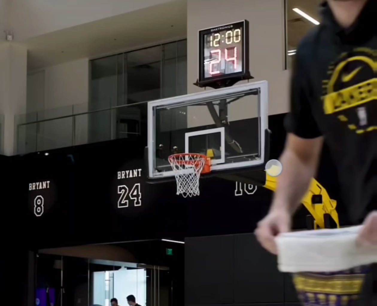 Lmao Look at Luka Cheesing. Merry Christmas Everyone