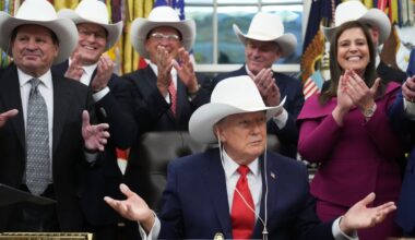 Trump honors "Miracle on Ice" U.S. Olympic men's hockey team during Congressional Medal Act signing