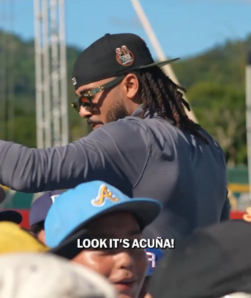 [MLB] El Niño con los niños 🥹 Fernando Tatis Jr. was a hit with the kids at Eladio Carrion's SauceGiving Event!