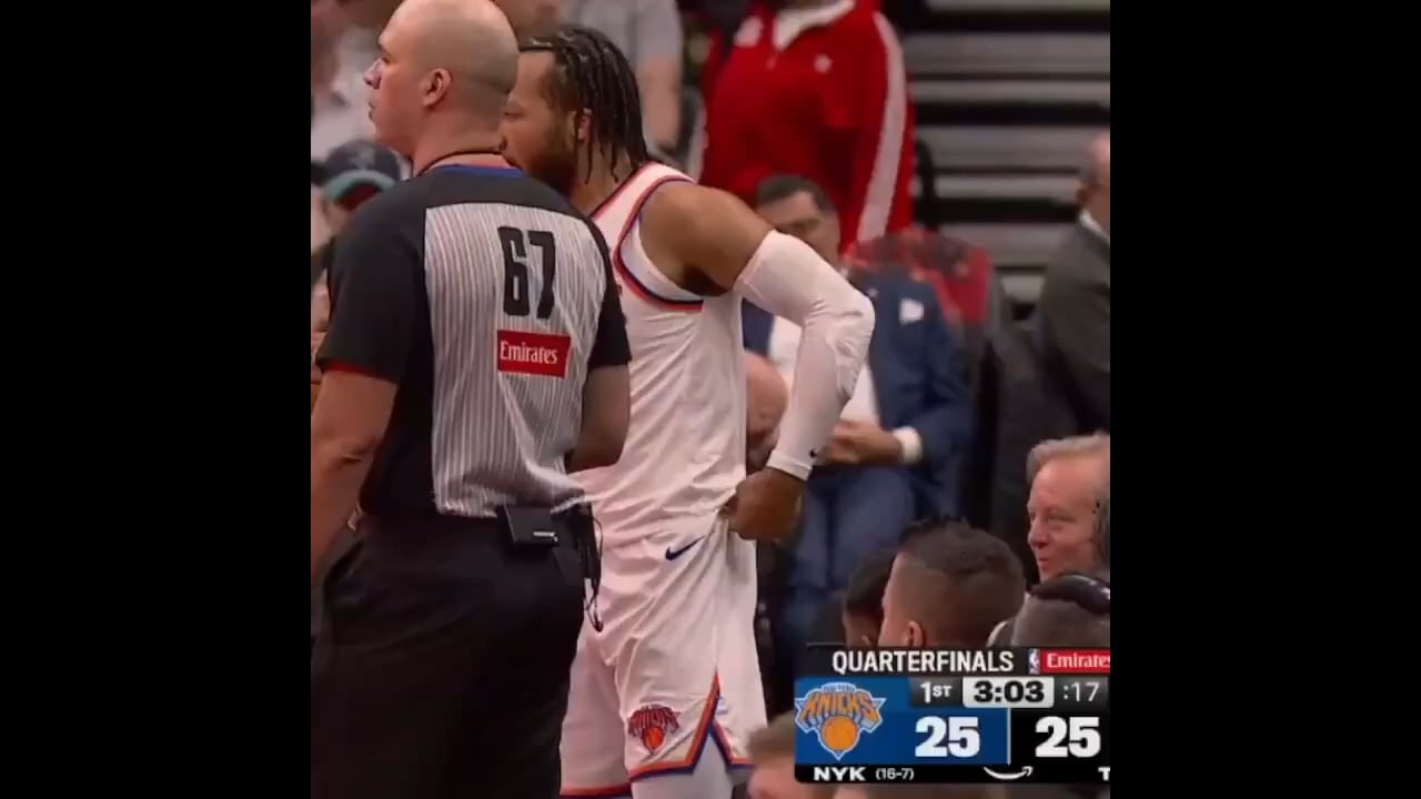 jalen brunson expressing gratitude to raptors fan who was chirping at him