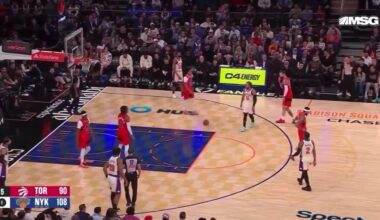 [Highlight] Brunson sees a Raptor sitting in the paint, proceeds to hold the ball and count to 3 until the refs call it