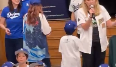 Yoshi couldn’t help but smile after getting a handwritten note from a student 🥹