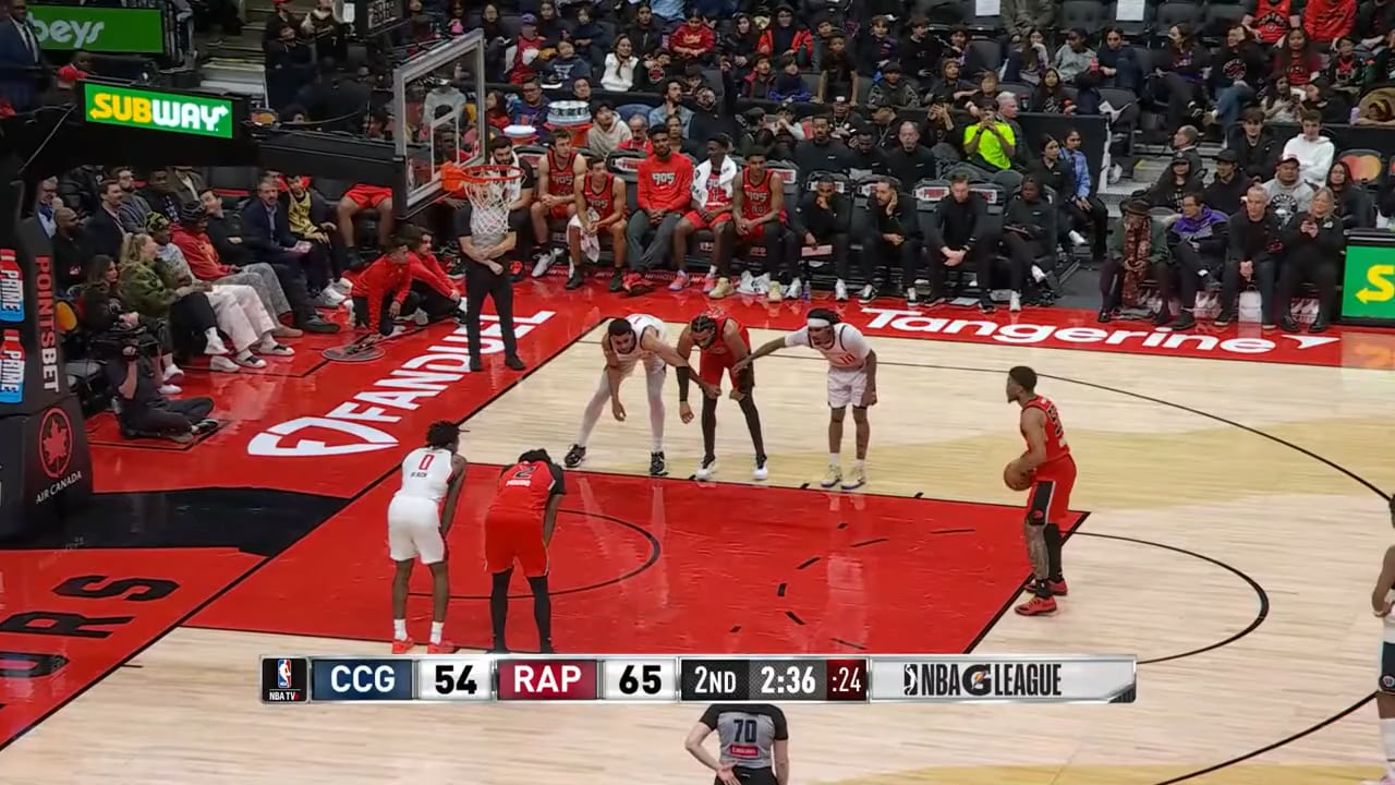 [Highlight] The G-League crowd goes crazy as the Raptors 905 score 67 points during their School Day game