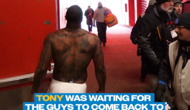 Chargers Victory Cam: Tony Jefferson waits for the boys in the tunnel to celebrate their W⚡