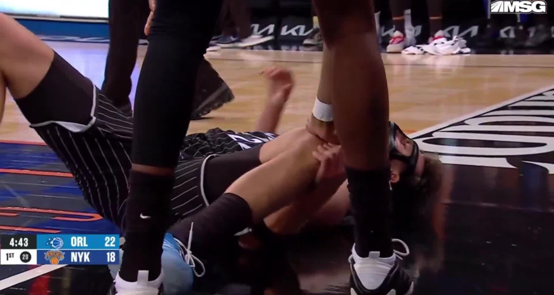 [Highlight] Franz Wagner is helped to the locker room after he goes down holding his knee