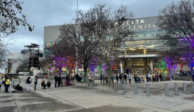 Line at the Jersey exchange (8 AM)