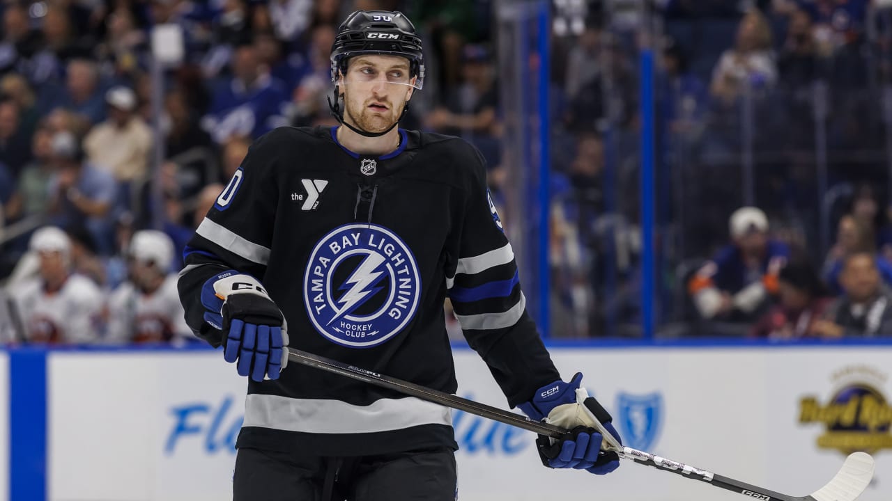 Moser signs 8-year, $54 million contract with Lightning