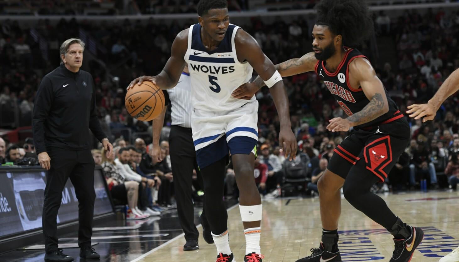 [Cowley] The Minnesota Timberwolves have called the Chicago Bulls about Coby White. Minnesota is reportedly not looking to wait until the February trade deadline to complete a deal for a point guard.