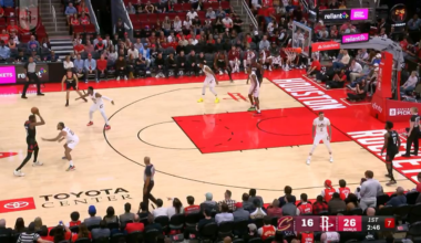 Durant pulls up for 2 more, he’s got 14 in the 1st quarter 🔥🔥🔥