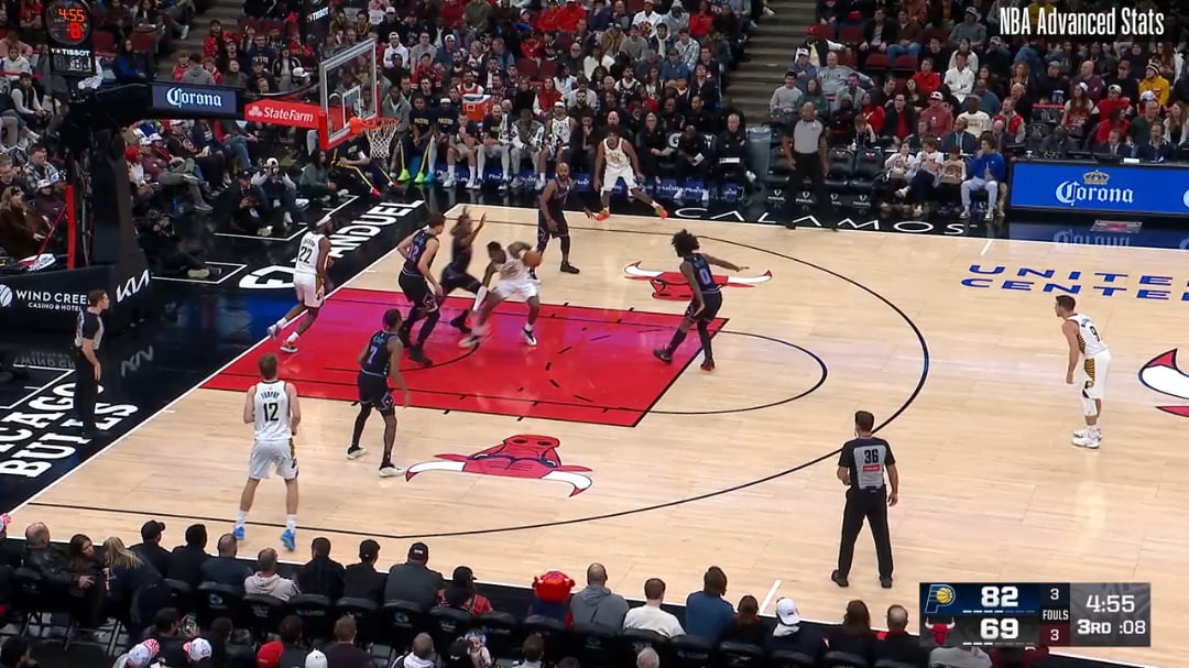 Ethan Thompson scores on a Penny Hardaway spin step-back