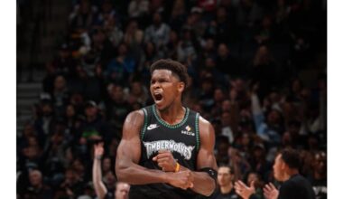 “AnThoNy EdWaRdS iSnT cLuTcH!” 🥴