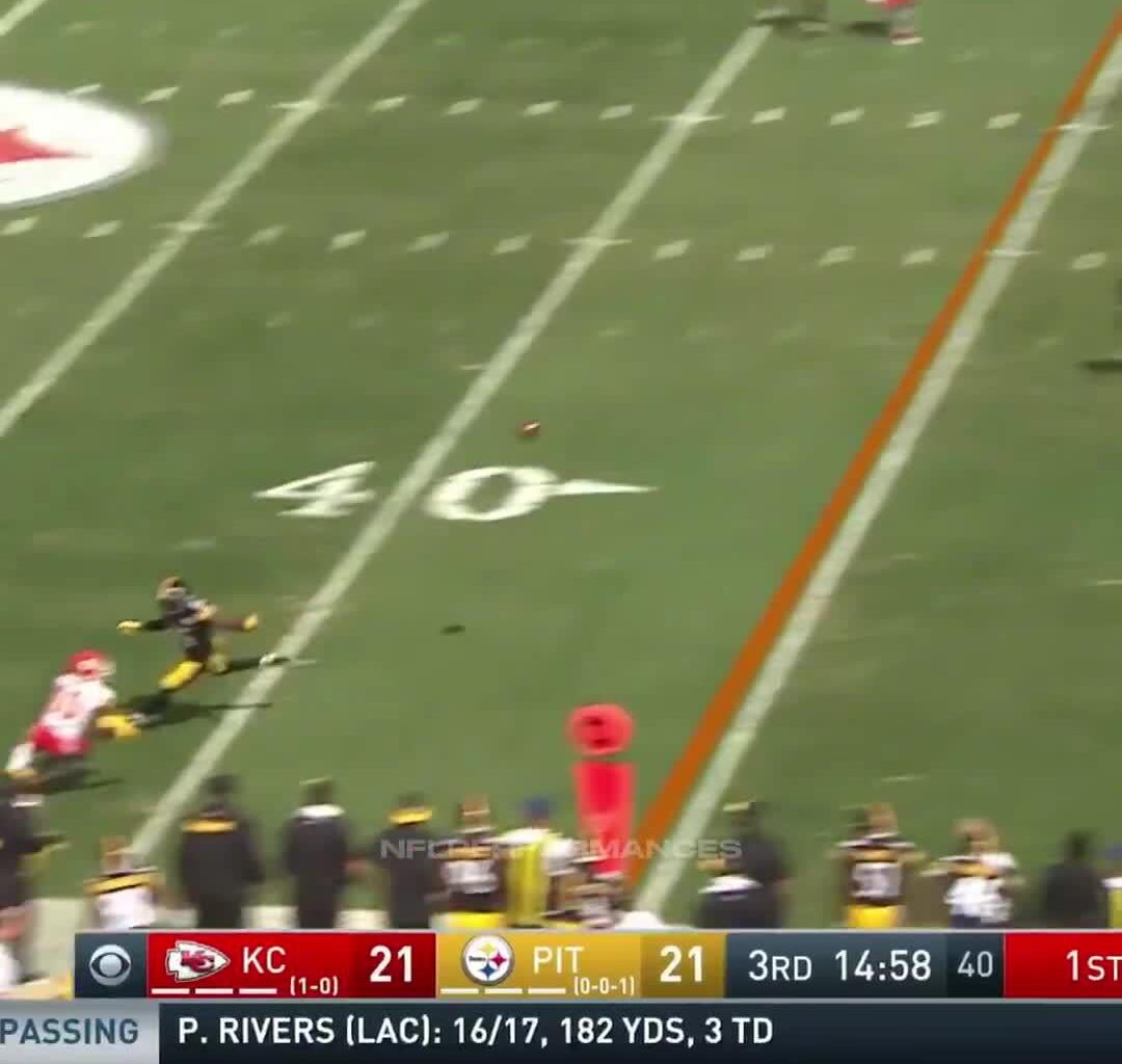 Patrick Mahomes 23/28, 326 YDS, 6 TDs, 0 INT vs PIT 2018 Week 2. Notice how calm he is in the pocket.