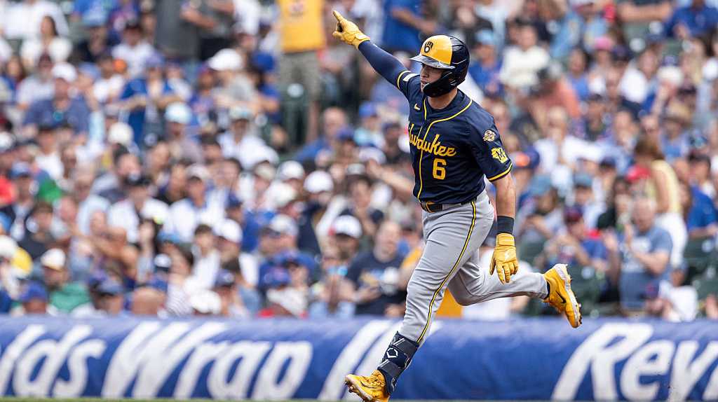 Brewers trading Collins, Mears to Royals for LHP