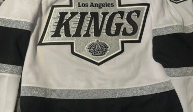 First stitched jersey I’ve bought in 10 years finally came in. King Kempe.