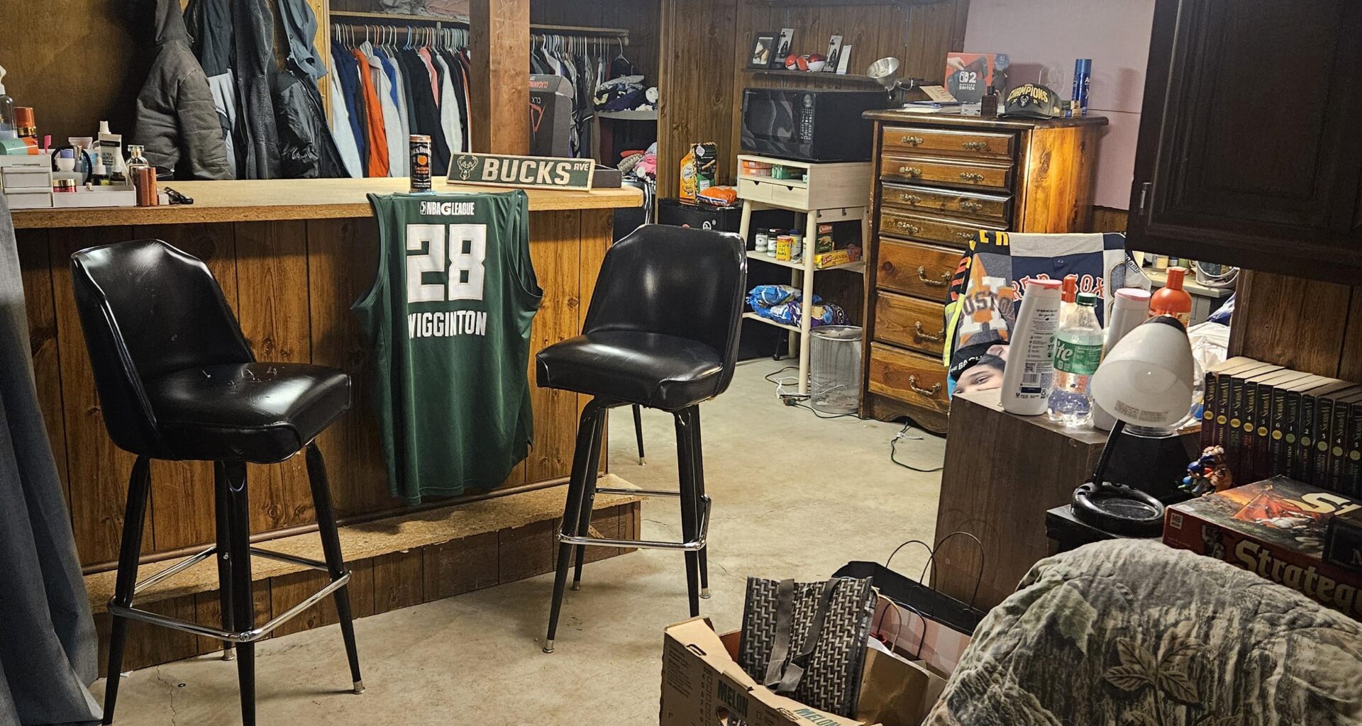 Update: I cleaned the house. Will vacuum and finish organizing the closet later. Also #Linsanity #LindellWindell