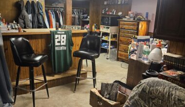 Update: I cleaned the house. Will vacuum and finish organizing the closet later. Also #Linsanity #LindellWindell