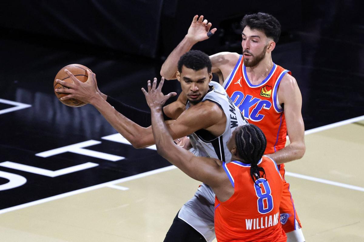 [Maxime Aubin] Victor Wembanyama on whether he believes there's a rivalry between him and Chet Holmgren: “No, I don’t think about that. At least from a basketball standpoint, there’s no comparison between us”.